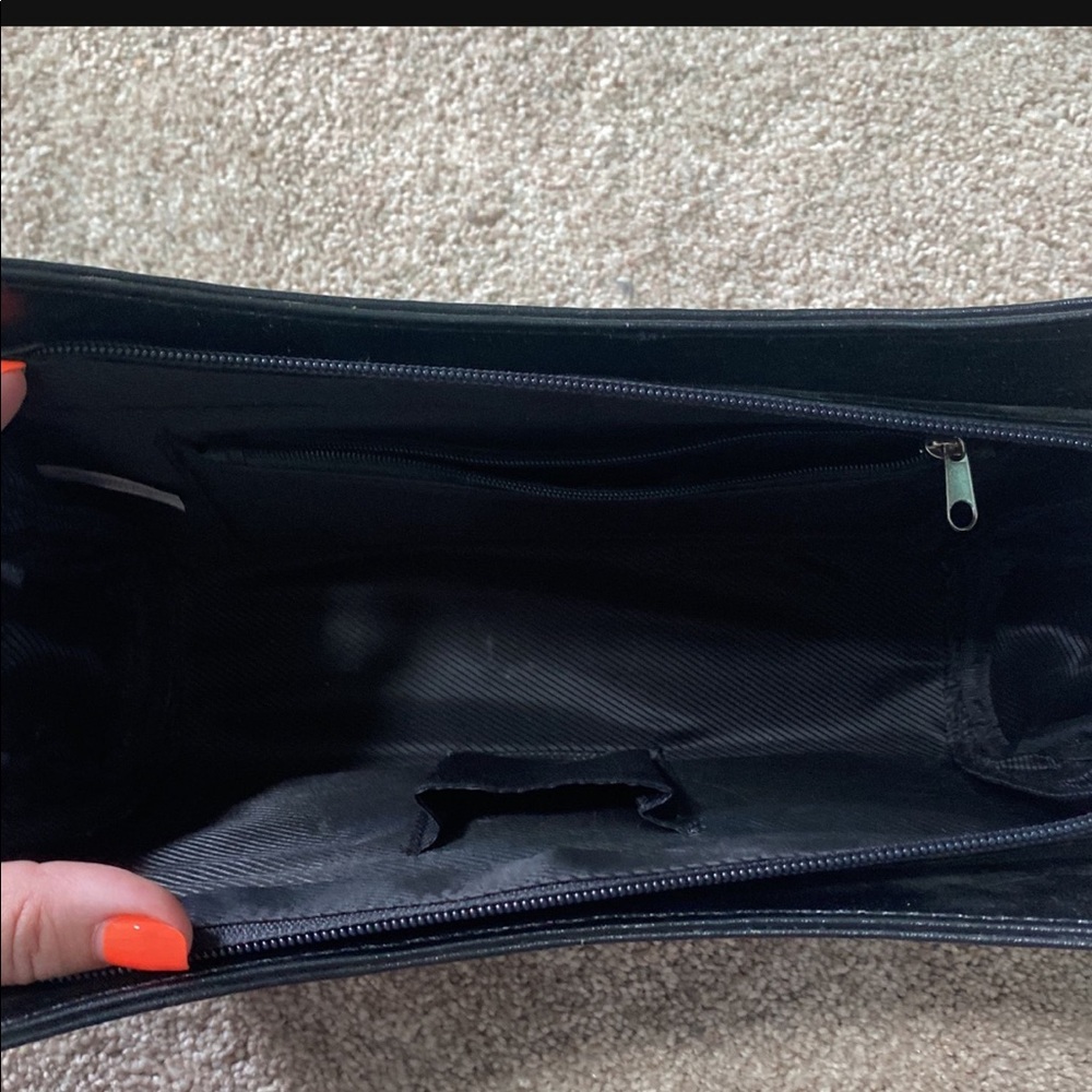 Classic And Basic Black Bag. - image 3